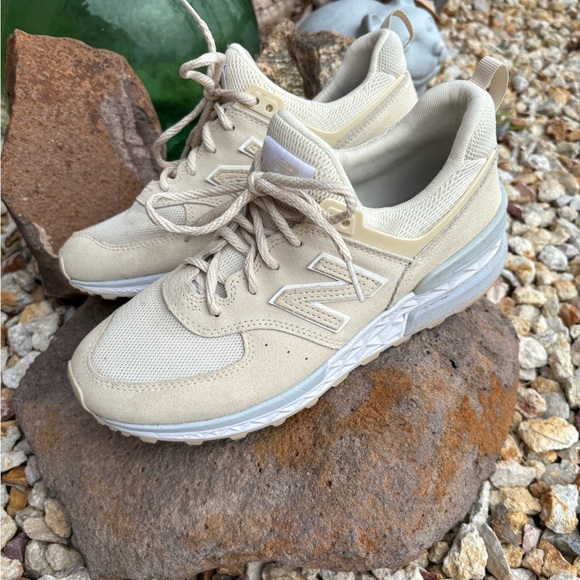 New Balance Women’s Sneakers Tennis Shoes Walking Running Action Pack Adventure - Picture 7 of 7